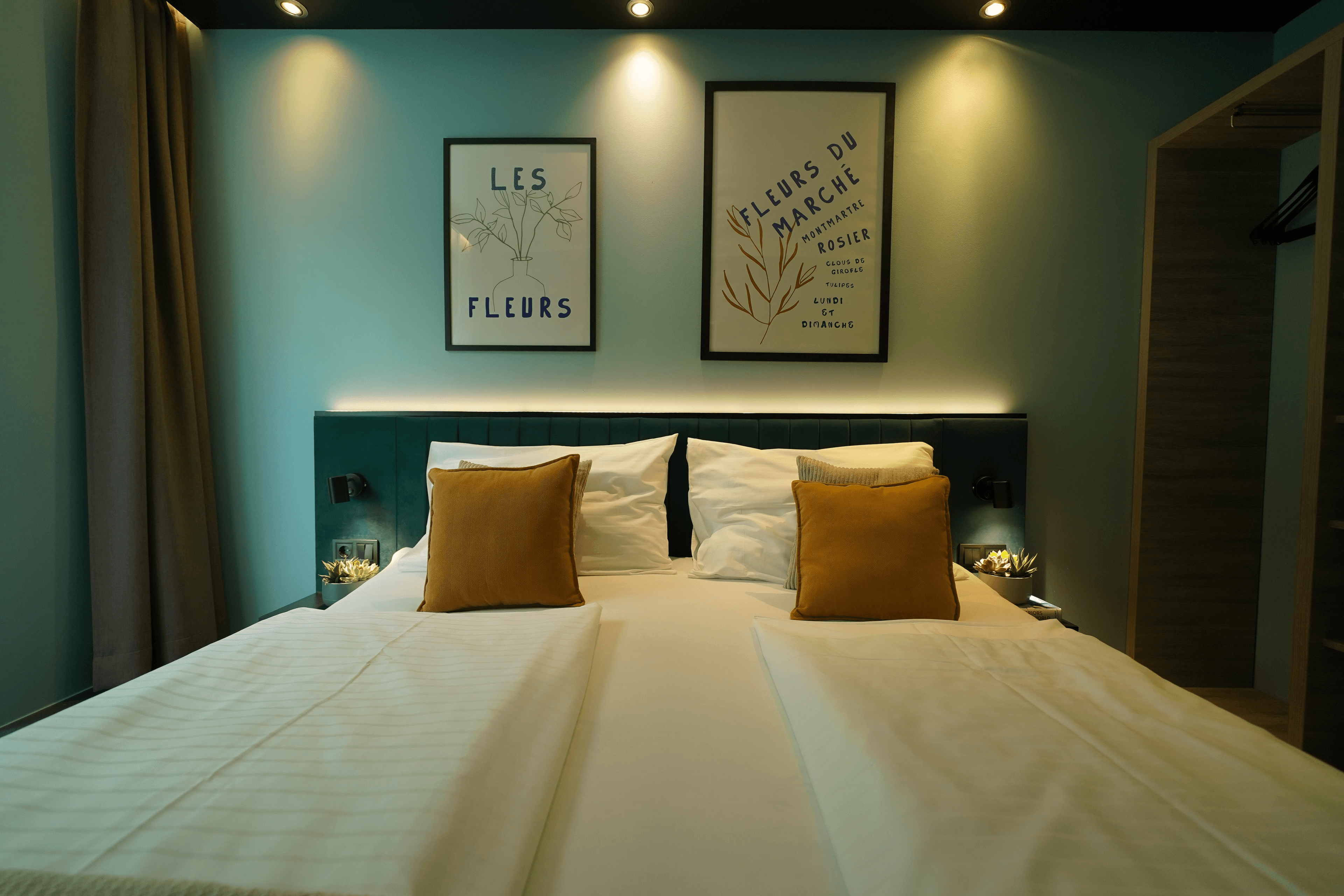 Modern room at Hotel Bee Green Schoenbrunn