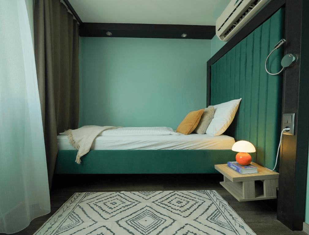 Einzelzimmer mit Bett im Hotel BEE GREEN Schönbrunn