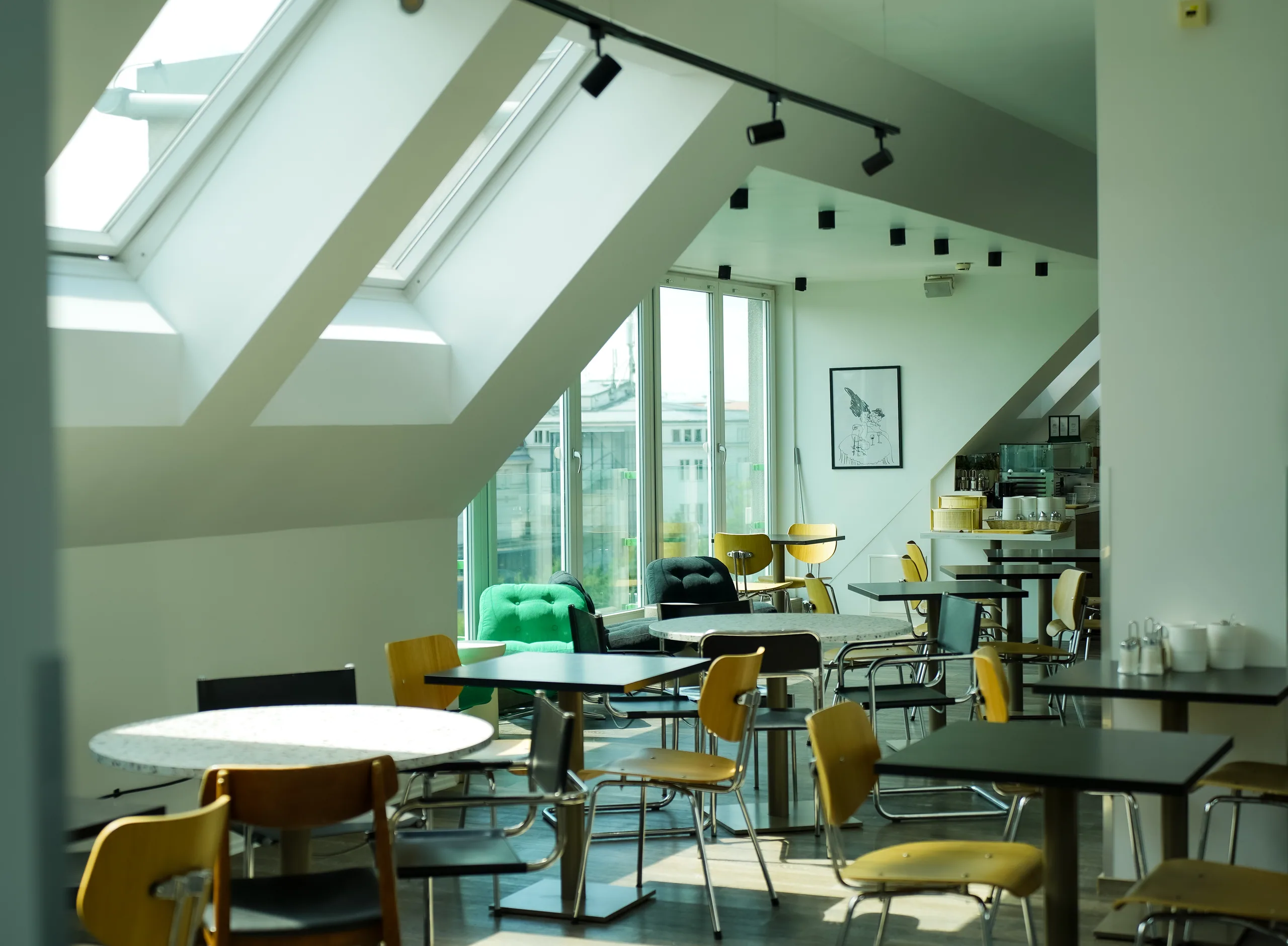 Muesli and breakfast buffet at Hotel BEE GREEN Schönbrunn