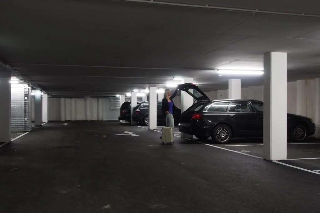 Paid parking spaces at Hotel BEE GREEN Schönbrunn